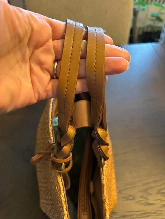 Fossil Tan Woven Shoulder Bag with Leather Handles wooden key charm - Picture 5 of 13